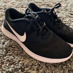 Nike black running shoes 🏃🏻‍♀️